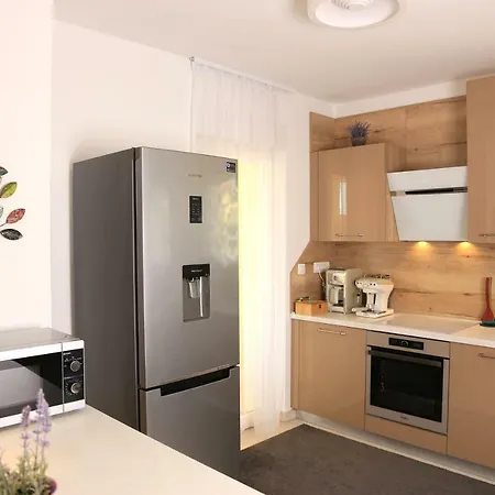Luxury Lidija Brzac