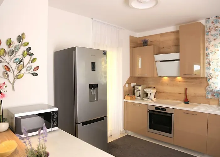 Luxury Lidija Brzac